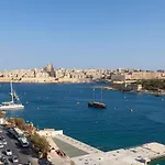 Sliema Ferries Apt, With Beautiful Views Ac & Wifi By 360 Estates